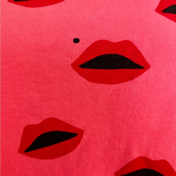 Graphic Lips French Terry Top - Picture 2 of 6